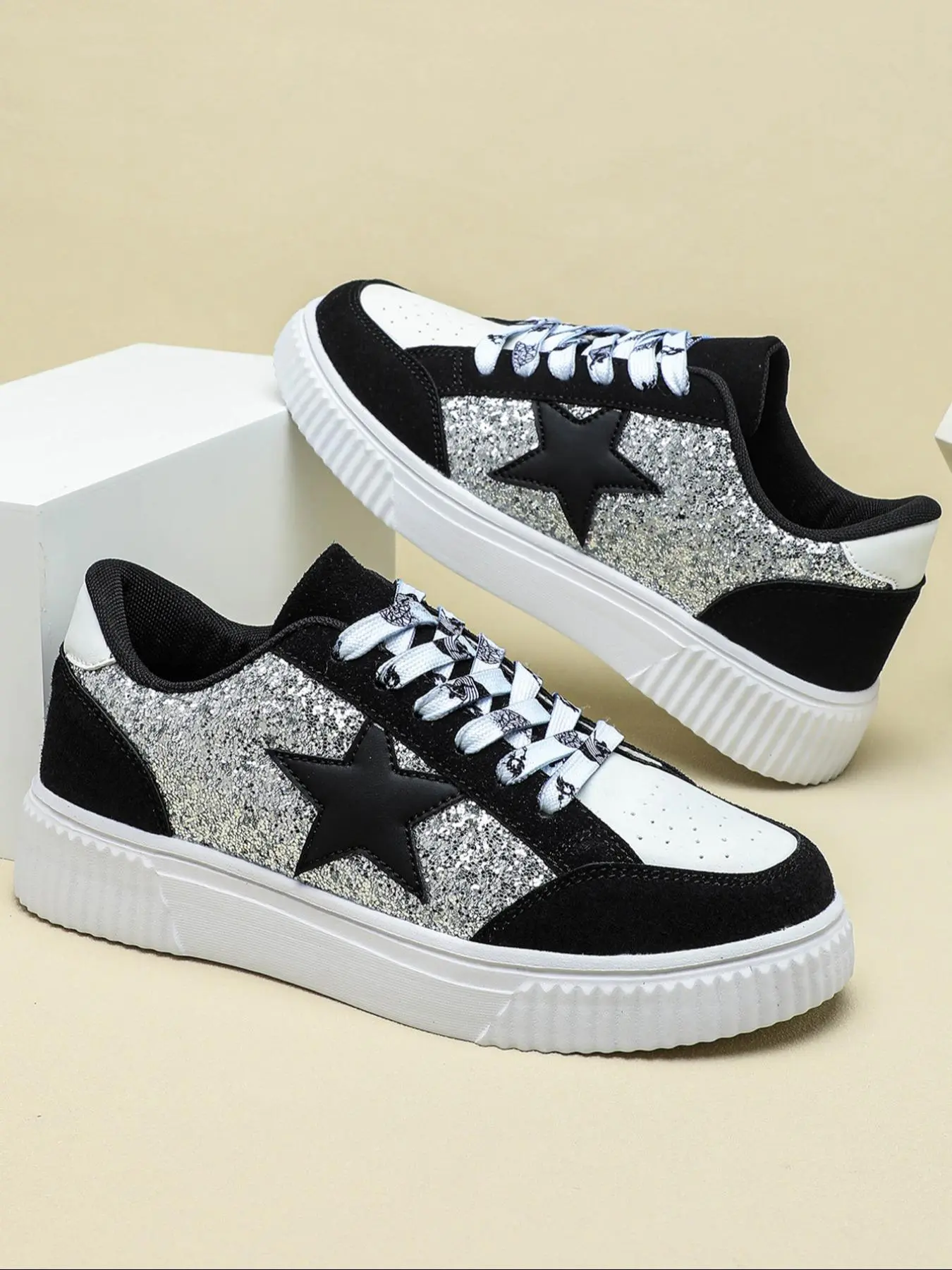 Unisex Fashionable Glitter Colorblock Patchwork Design Classic Lace Up Low Top Athletic Sneakers, Casual Comfortable Breathable Skate Shoes, Fashionable Sneakers for Daily Wear Trainer, Sports Shoes, Walking Shoes, Trendy Trainers, Sporty Casual Shoes