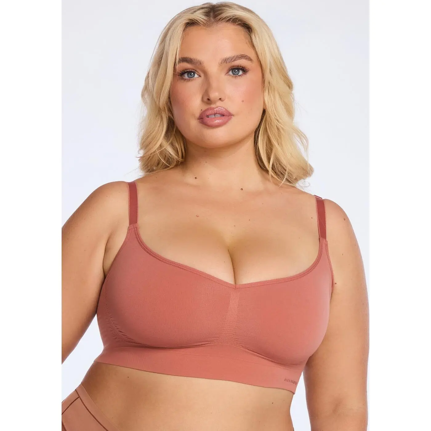 SmoothingSeamless Wireless Scoop Bra