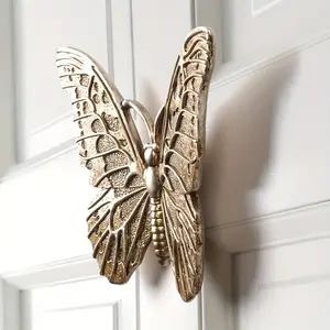 Multi-Piece Bulk Value Pack Resin Butterfly Wall Decor, Cost-Effective 3D Animal Wall Hanging Combo, Creative Background Display Props for Photo Studio & Hotel, Trending Nature Themed Café Wall Art