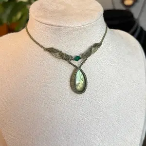 Handmade Macrame necklace with Labradorite