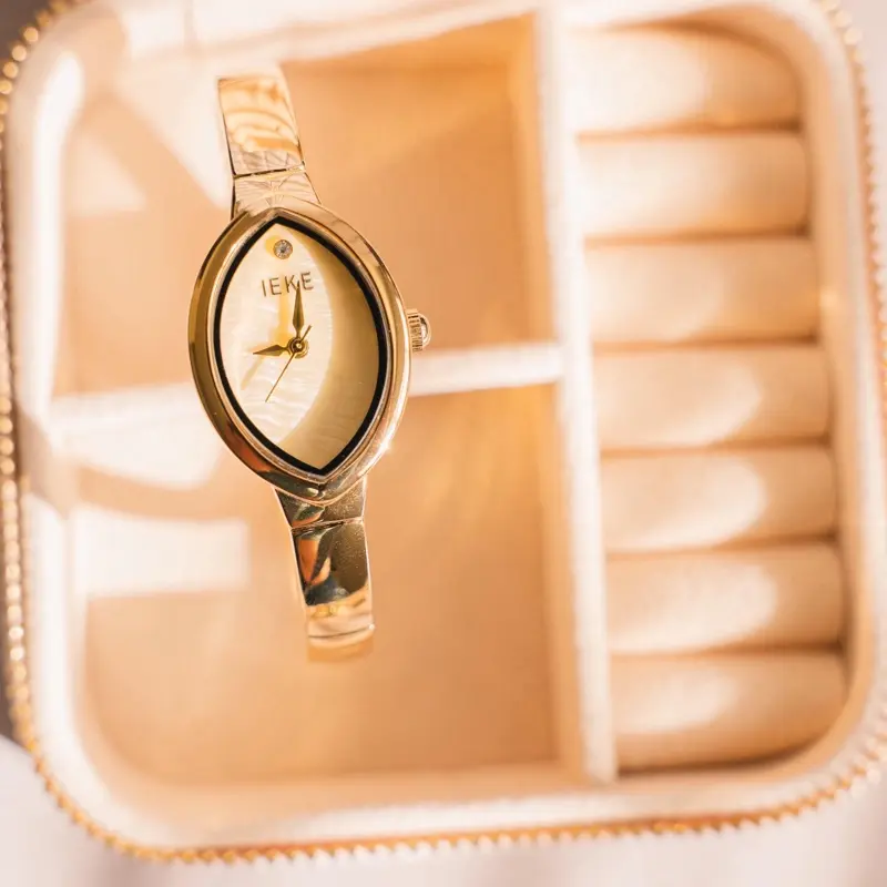 Vintage Round Stainless Steel Couple Quartz Fashion Watch