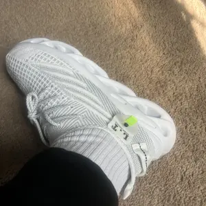 Product Review of Mens Shoes, Ultra-light Textured Design Lace-up Trainers for Treadmill Wear As Gift, Workout Sneakers, Casual Twist Sole Design Sports Running Shoes for Summer 2025 from C**s a** P**s