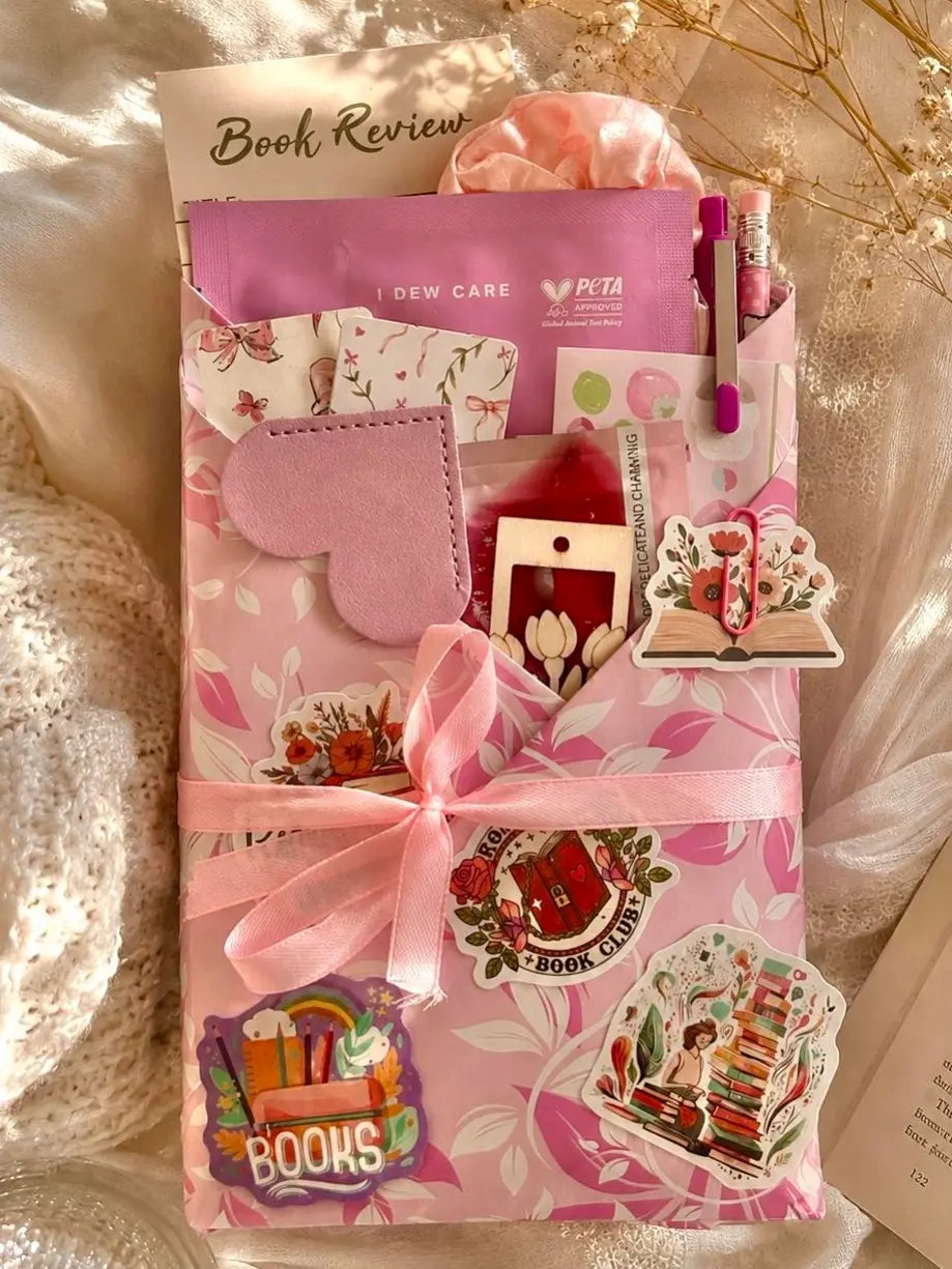 Blind Date With a Book Package - Viral BookTok Giftset / Surprise Book +Reading Accessories (Books, Stickers, Face Mask & More)