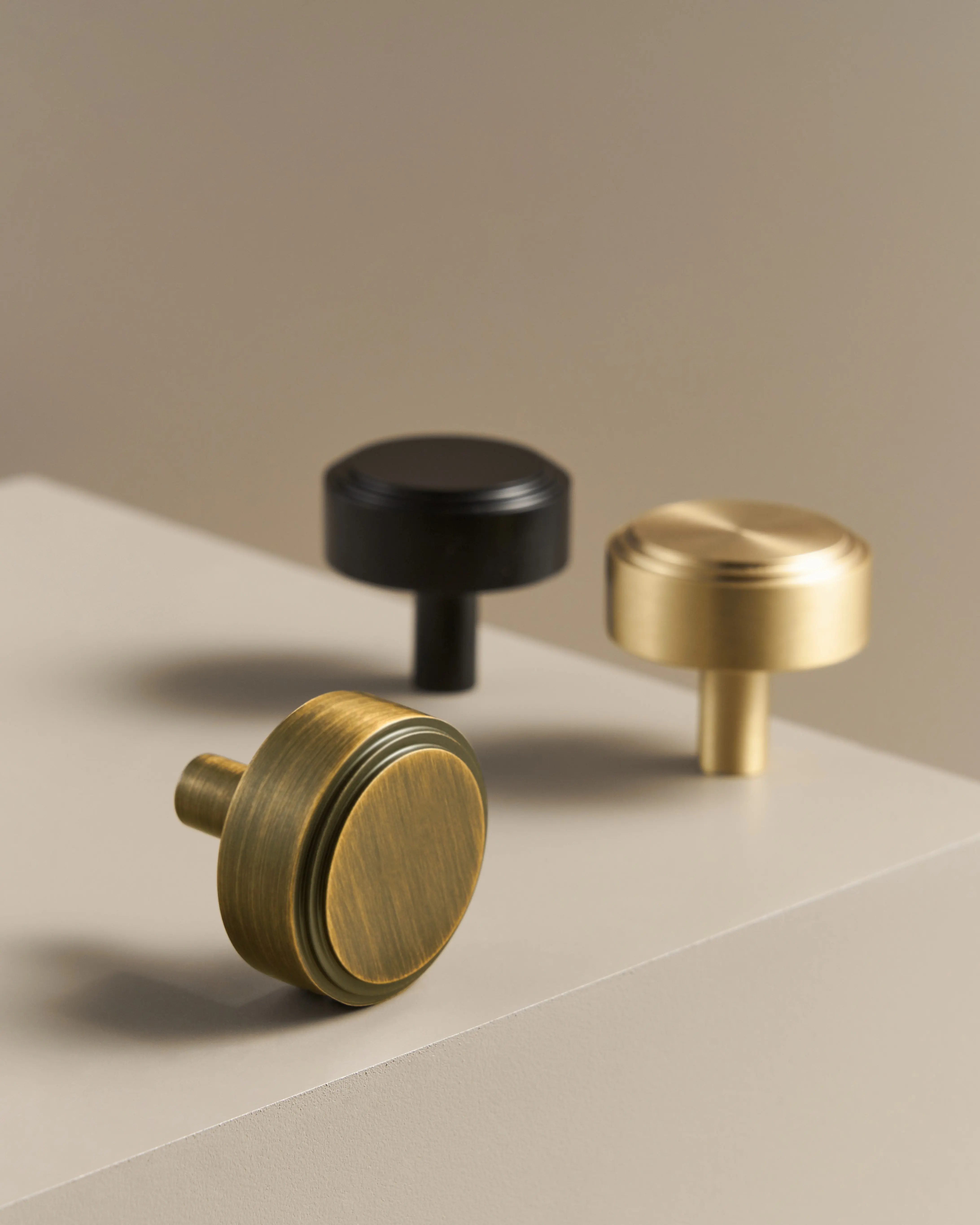 ALDERBROOK ROUND BRASS CABINET KNOB