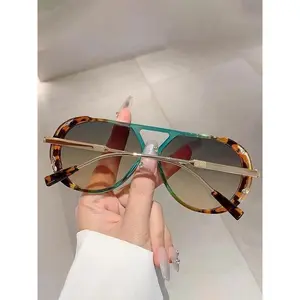 1 Pair of retro fashion ladies sunglasses, trendy casual and versatile design, suitable for daily and outdoor activities wear, provide UV protection and show elegant temperament and lightweight comfort.