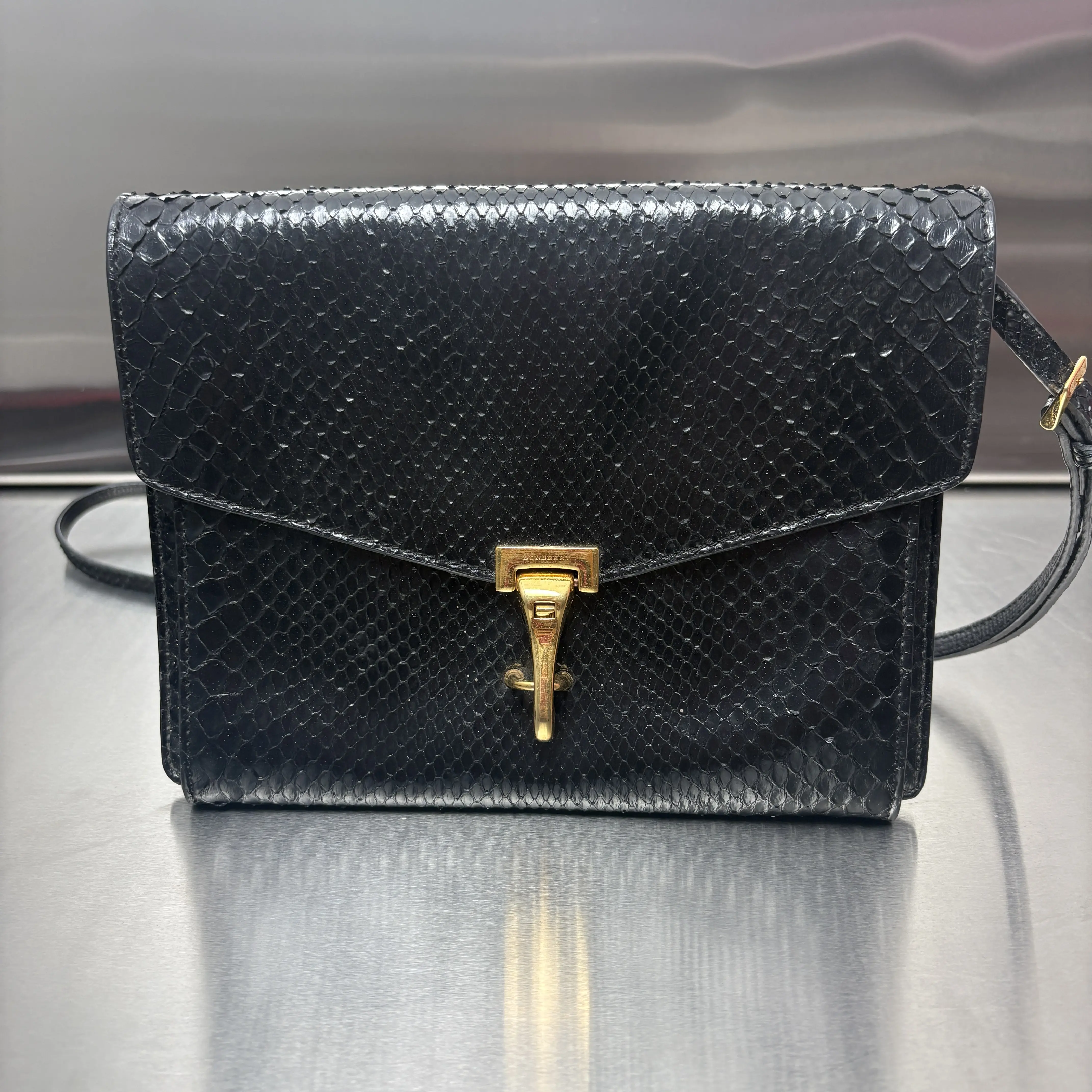 Pre-owned Python Crossbody Bags Burberry Black Leather Macken Shoulder Bag