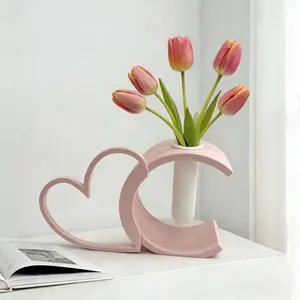 Heart-Shaped Hollow Vase, Home Decor Accessory - A Decorative Flower Vase with a Unique Hollow Heart-shaped Design, Made of Lightweight Plastic, Durable and Easy to Clean, Individually Packaged, Suitable for Small