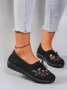 Women's Fashionable Floral Embroidery Slip on Low Top Sneakers, Casual Comfortable Breathable Flat Walking Shoes for Daily Wear, Perfect for Students and Outdoor Footwear