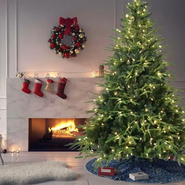 6.5ft Pre-Lit Christmas Tree, Hinged Full Artificial Pine with Warm White Incandescent Lights & Realistic PE+PVC Memory Wire Branches, Foldable Stand for Tabletop