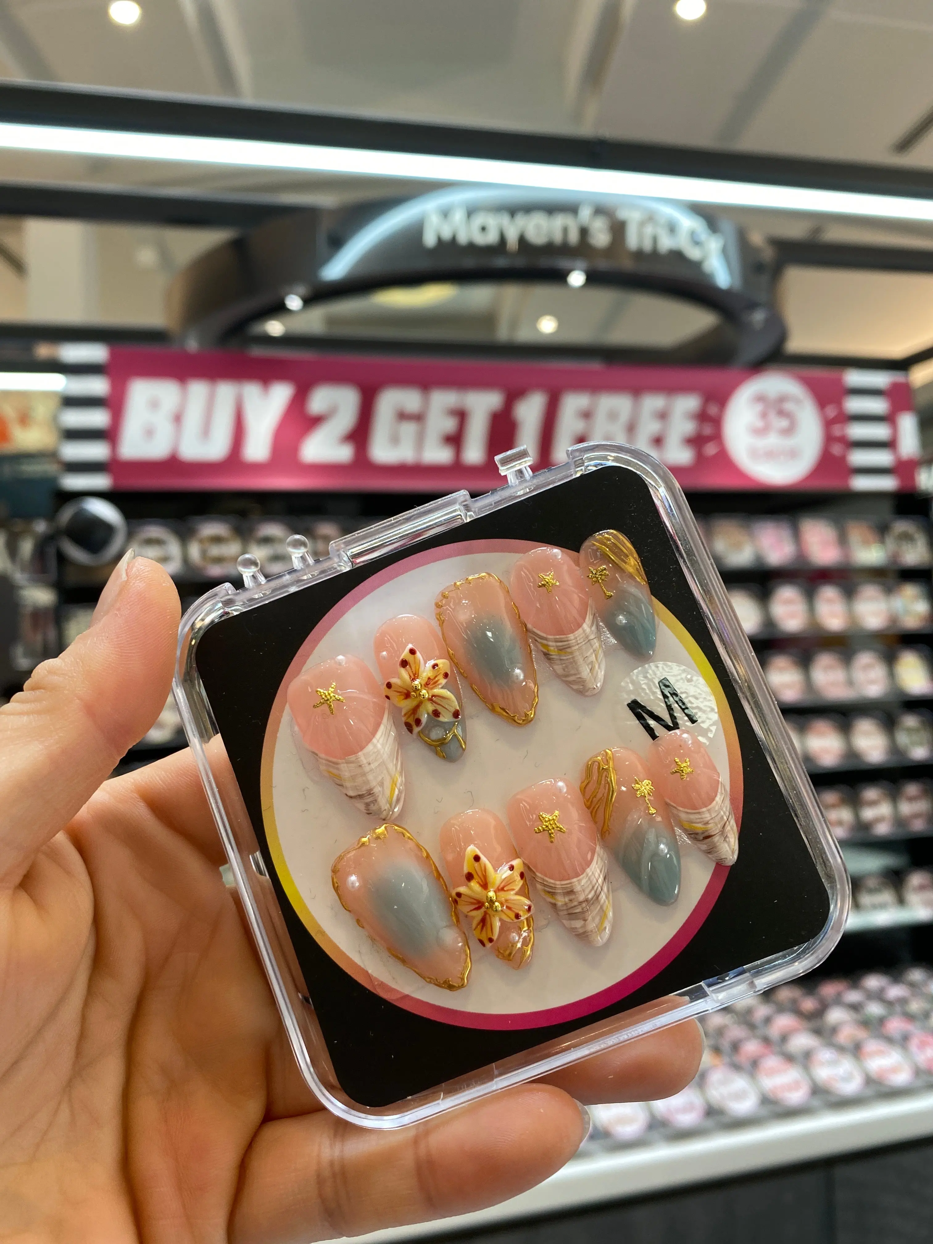 press-on nails ＄35     008
