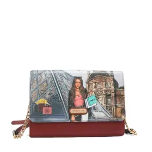 Cartera Bandolera with Parisian Design and Chain Strap