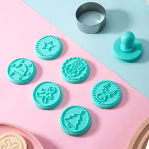 Christmas Themed Cookie Baking Mold, 6 Counts/set Cute Cartoon Pattern Cookie Cutter, Baking Mold for Home Kitchen Baking House