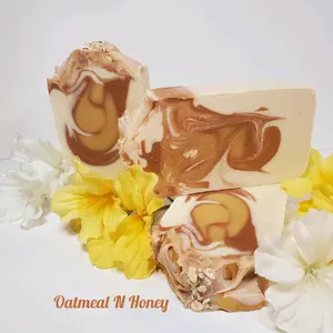 Oatmeal N Honey Soap - Organic Body Care Soap with Vanilla Fragrance, Cream and Honey Texture, Ideal for Body Wash and Body Care