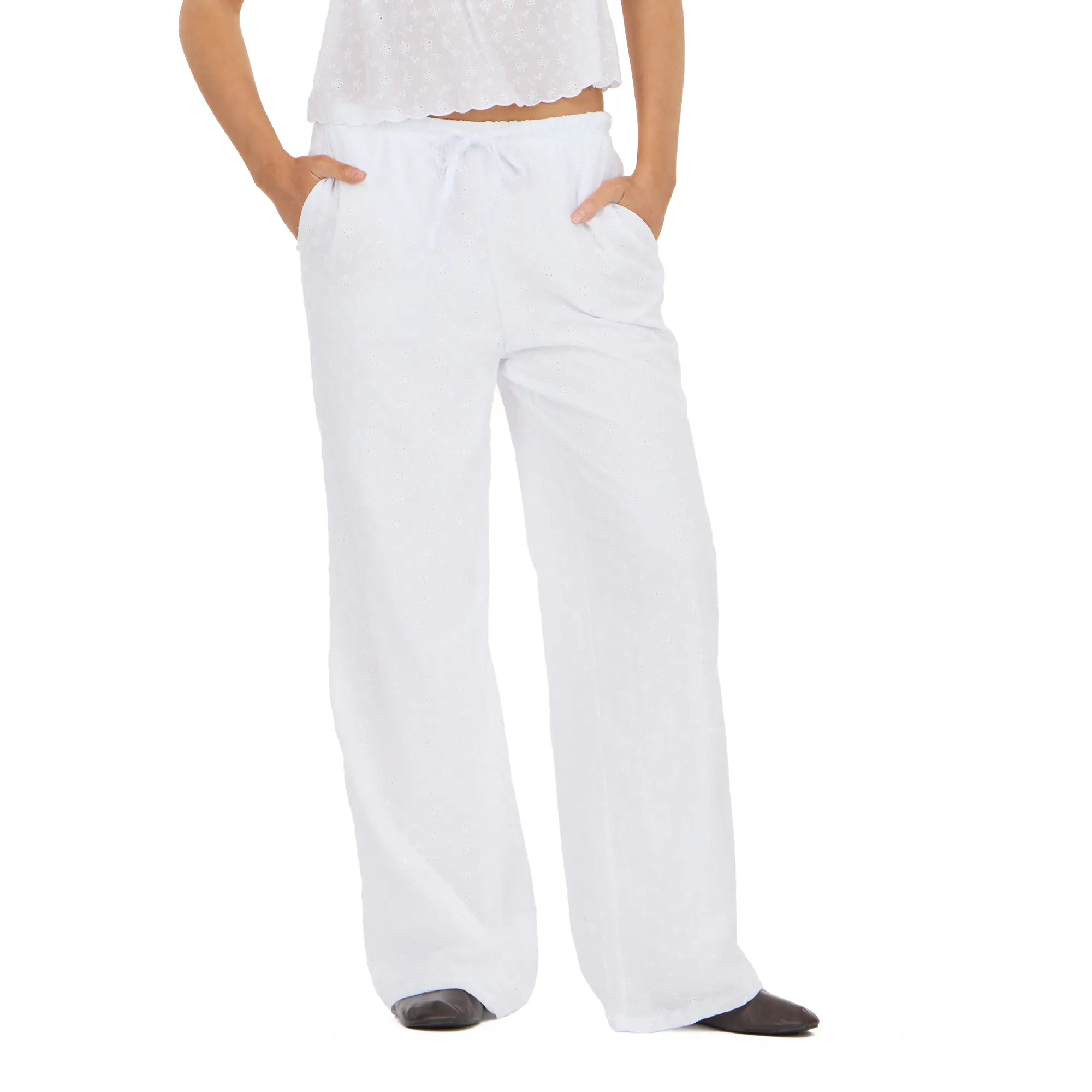 Forever 21 Pull on eyelet pant