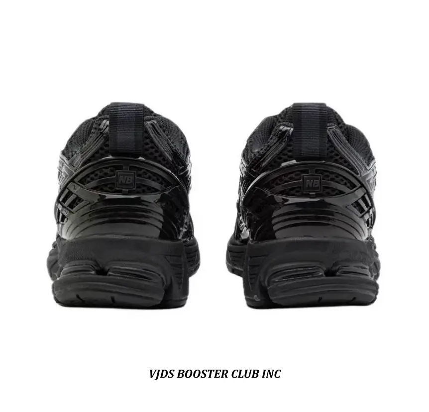 Build your perfect daily outfit with these retro sneakers, they match casual shorts perfectly and keep your feet comfy for all day city walking.