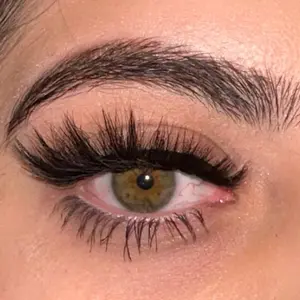 "Flirt Alert" Cat-Eye Lash for Bold Wispy Volume