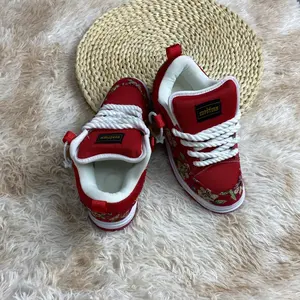 Small niche design, red jacquard bread shoes, thick rope shoelaces, trendy board shoes, retro street style, casual skateboard shoes