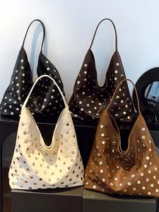 Niche punk style, fashionable tote bag, punk studded polka dot tote bag, personalized retro metal decoration large capacity shoulder bag, can accommodate a large number of personal items, suitable for shopping, outings, commuting