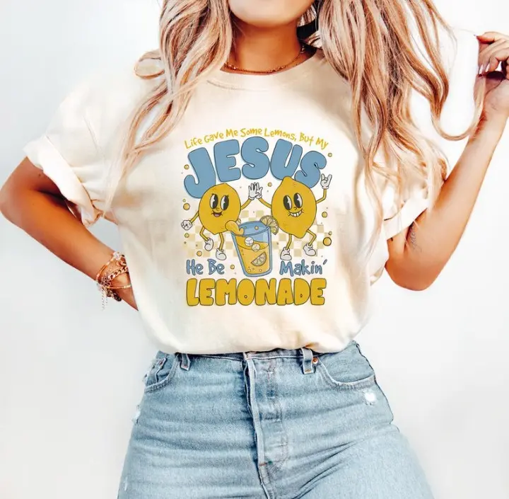 Women's Faith Slogan Short-Sleeve Classic Crew Neck T-Shirt - "Jesus Makes Lemonade" Vintage Soft Cotton Body Fitted Retro Streetwear Top, Made-To-Order