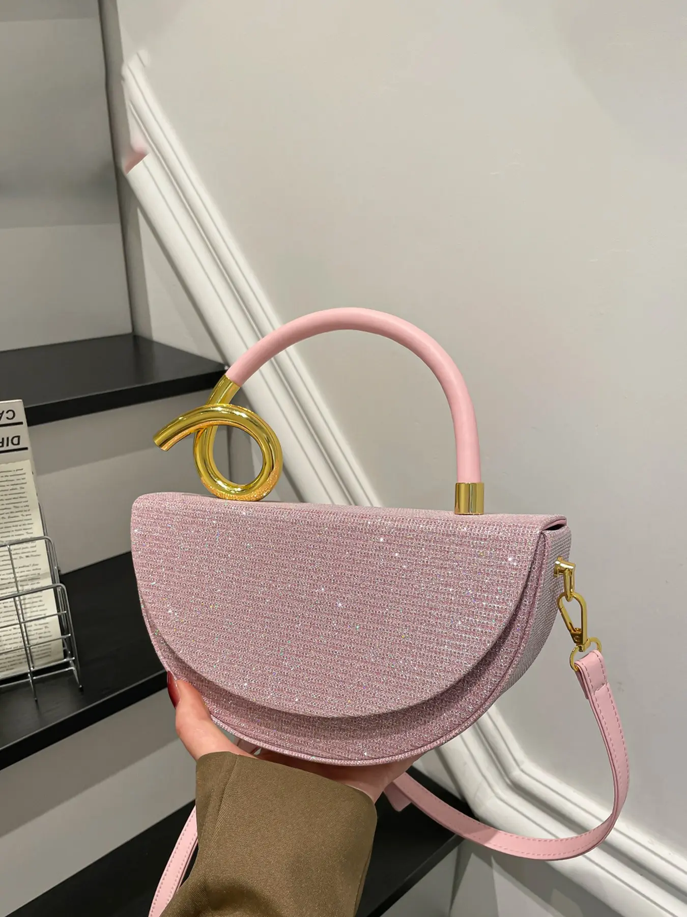 1pc Sparkling Finish Half Moon Shape Handbag for Women, Creative Spiral Metal Buckle Saddle Bag, Sparkling Evening Handbag, Detachable Shoulder Strap Crossbody Bag, Party Date Personalized Bag, Stylish Handbag