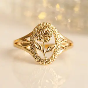 An elegant 18k gold-plated rose-shaped ring, suitable for everyday wear, weddings, engagements, parties, and as a jewelry gift for women on Valentine's Day, Mother's Day, or as a gift for mothers.