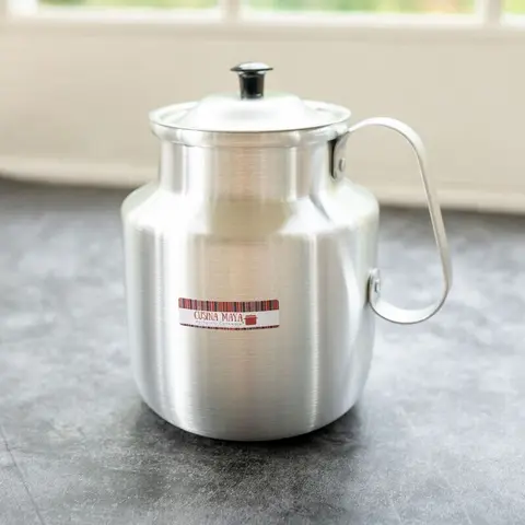Pitcher 8V - Stylish and Lightweight Aluminium Pitcher for Serving Iced Tea