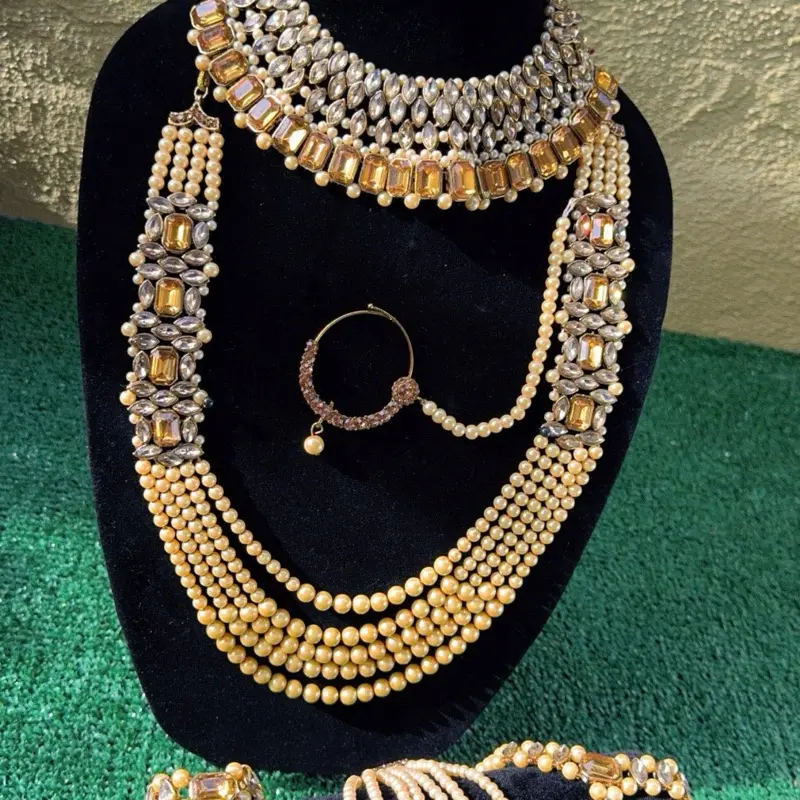 An elegant royal finish set