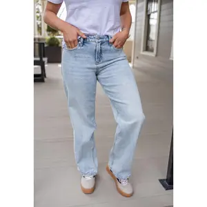 Light Wash Taylor Boyfriend Jean