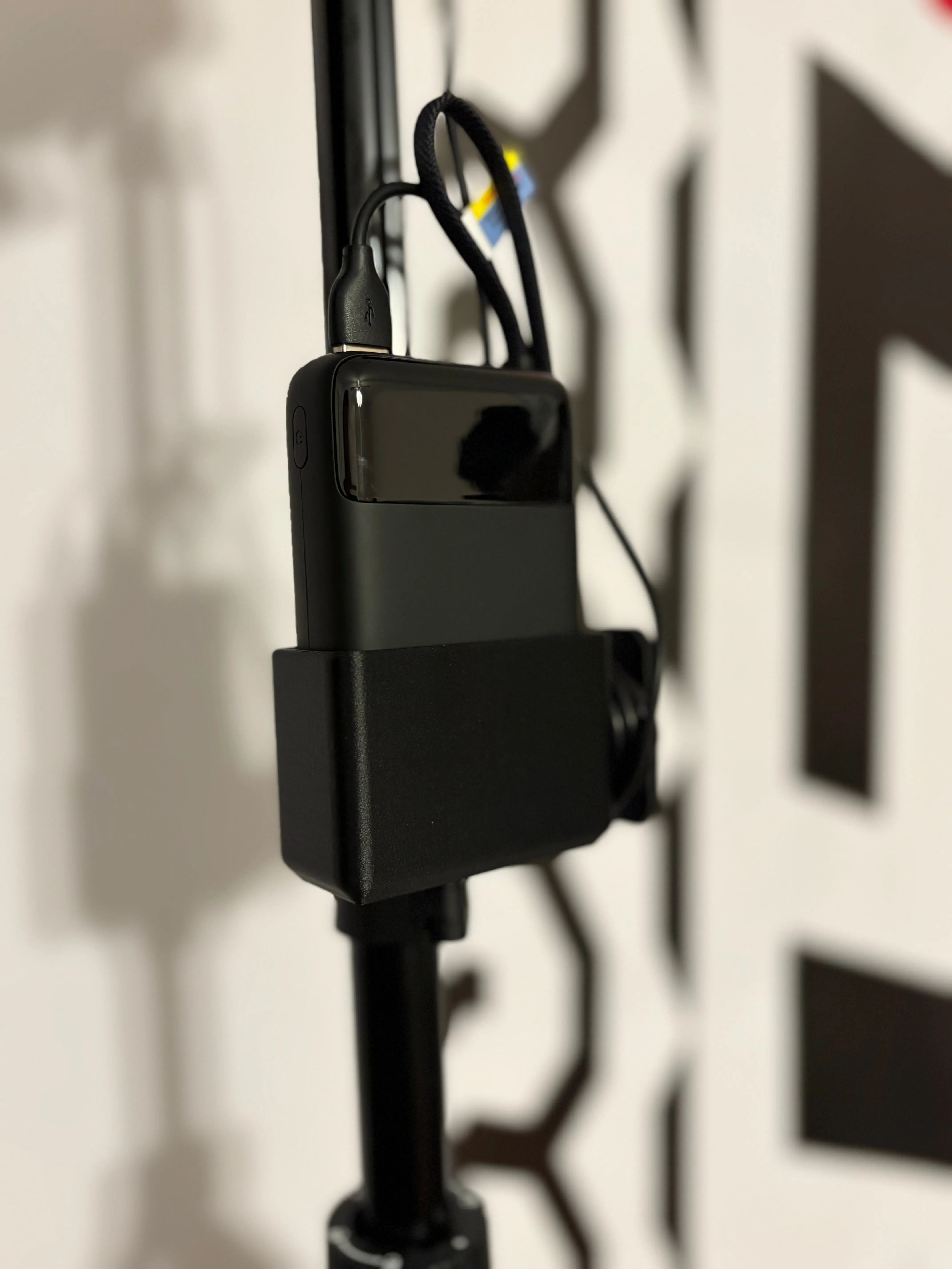 Portable Ring Light Battery Mount – Power Bank Clip for Tripod Ring Lights | 4Link4WD