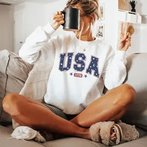 Vintage USA 1776 Sweatshirt – Patriotic 4th of July Crewneck for Women, American Flag Sweater, Retro America Pullover