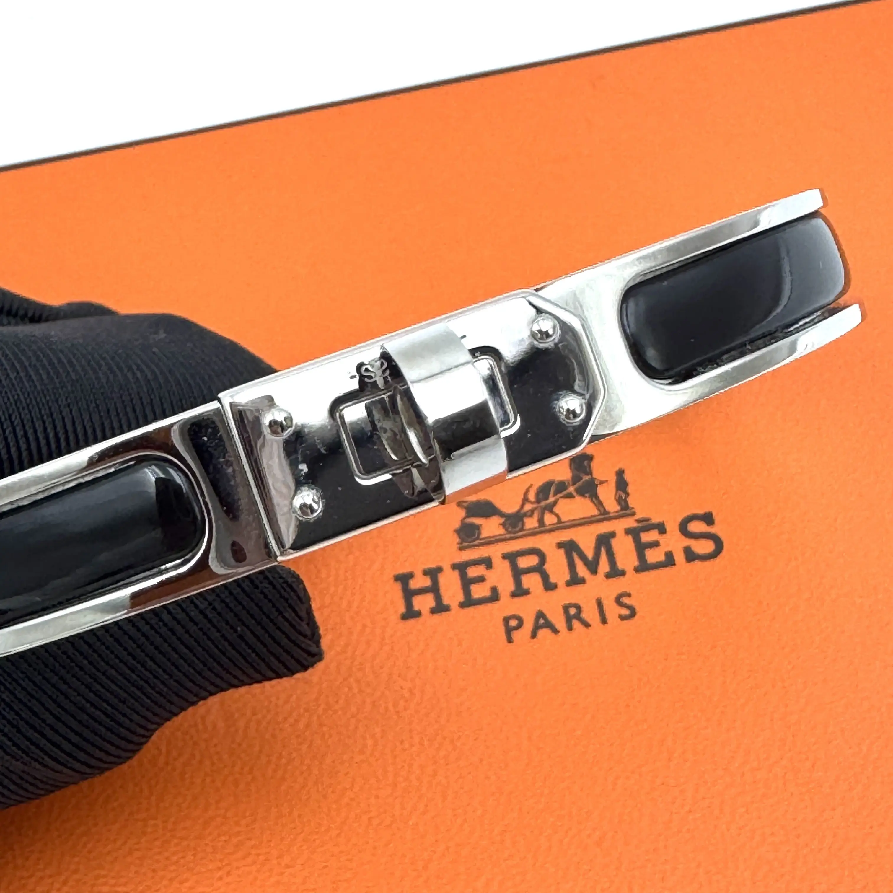 Pre-owned HERMÈS Hermes Clic H Bracelet, Black Enamel, Silver‑Tone Hardware