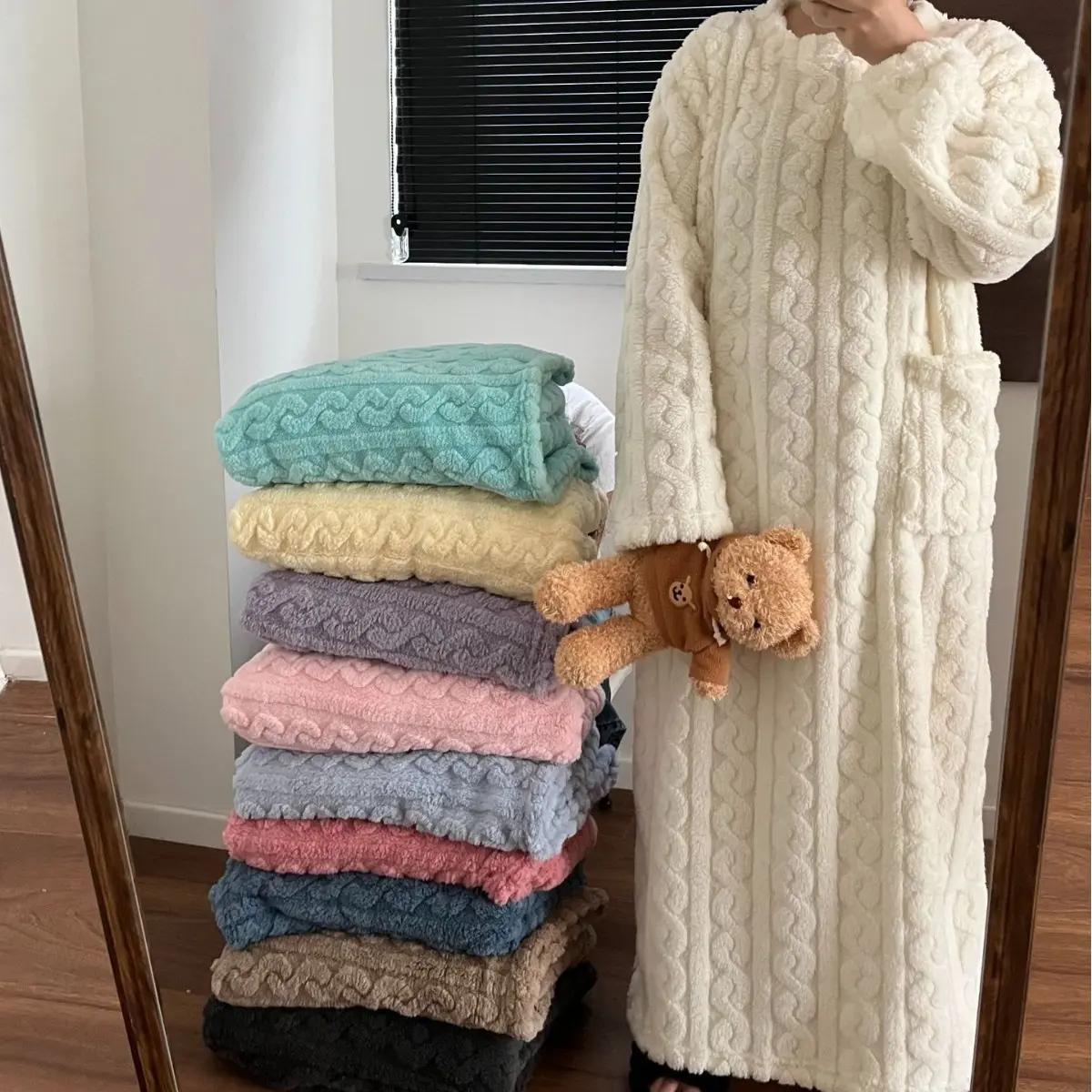 Loungewear Nightdress,Warm Plush Nightgown For Women, Fuzzy Long Sleeve Sleepwear, Cozy Soft Plush Winter Pajamas For Home And Bedtime,Jacquard Sculptured Velvet Bathrobe