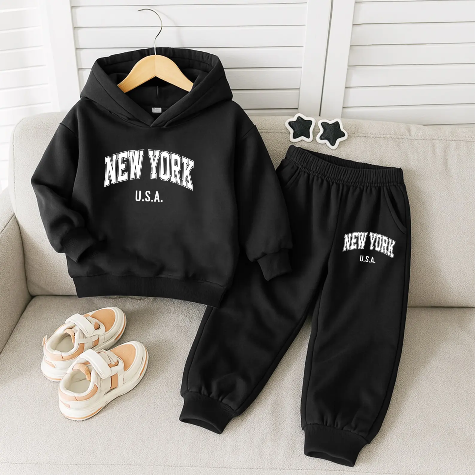 Kids' Unisex 2-Piece Thick Fleece-Lined Jogger Sweatsuit Set - Long Sleeve New York Letter Print Hoodie, Fitted Sweatpants, Warm Autumn Workout Tracksuit, Tapered Cut, New York Letters, Tapered Pants, New York Print