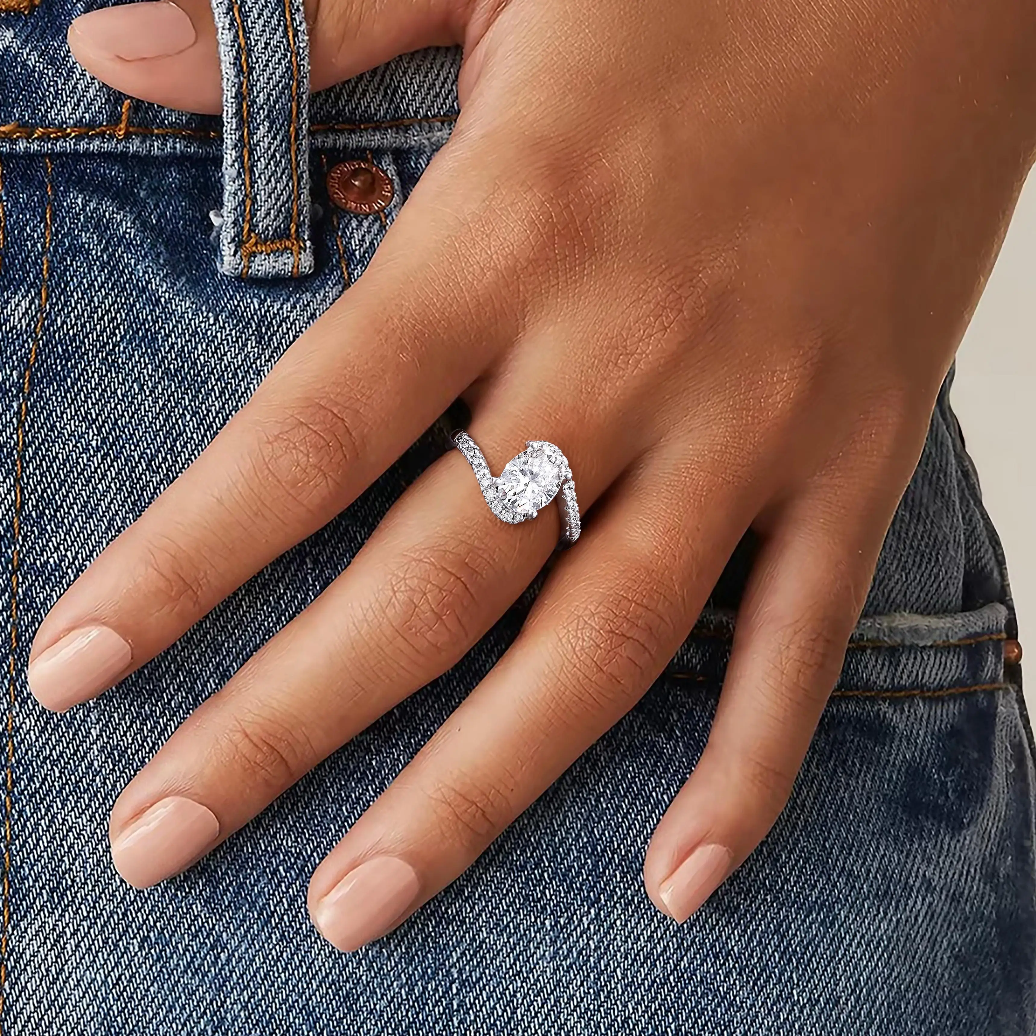 MONOOC 2CT Oval-Cut D Color VVS1 Clarity Moissanite Ring 14K Gold/White Gold-Plated Sterling Silver Luxurious Wedding Ring Vintage Promise Ring Anniversary Ring Synthetic Moissanite Jewelry Gift