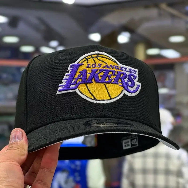 New Era NBA Los Angeles Lakers Mens 9Fifty Snapback Cap - One Size - Black.