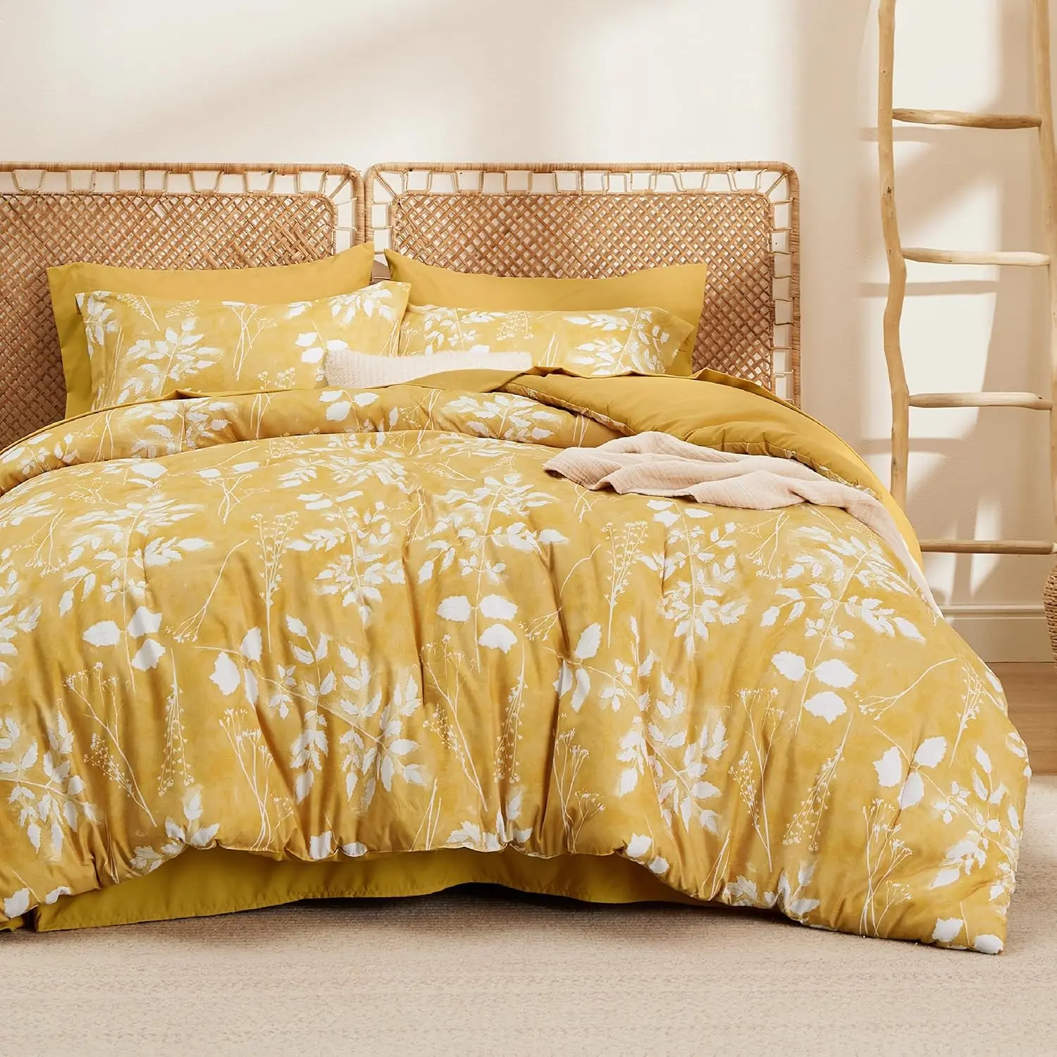 Queen Comforter Set - 7-Piece Modern Yellow Botanical Floral Synthetic Microfibre Bedding Set, Soft Gentle Touch Durable Polyester, Includes Comforter, Pillowcases, Shams, All-Seasons Machine Washable Bedding Collection