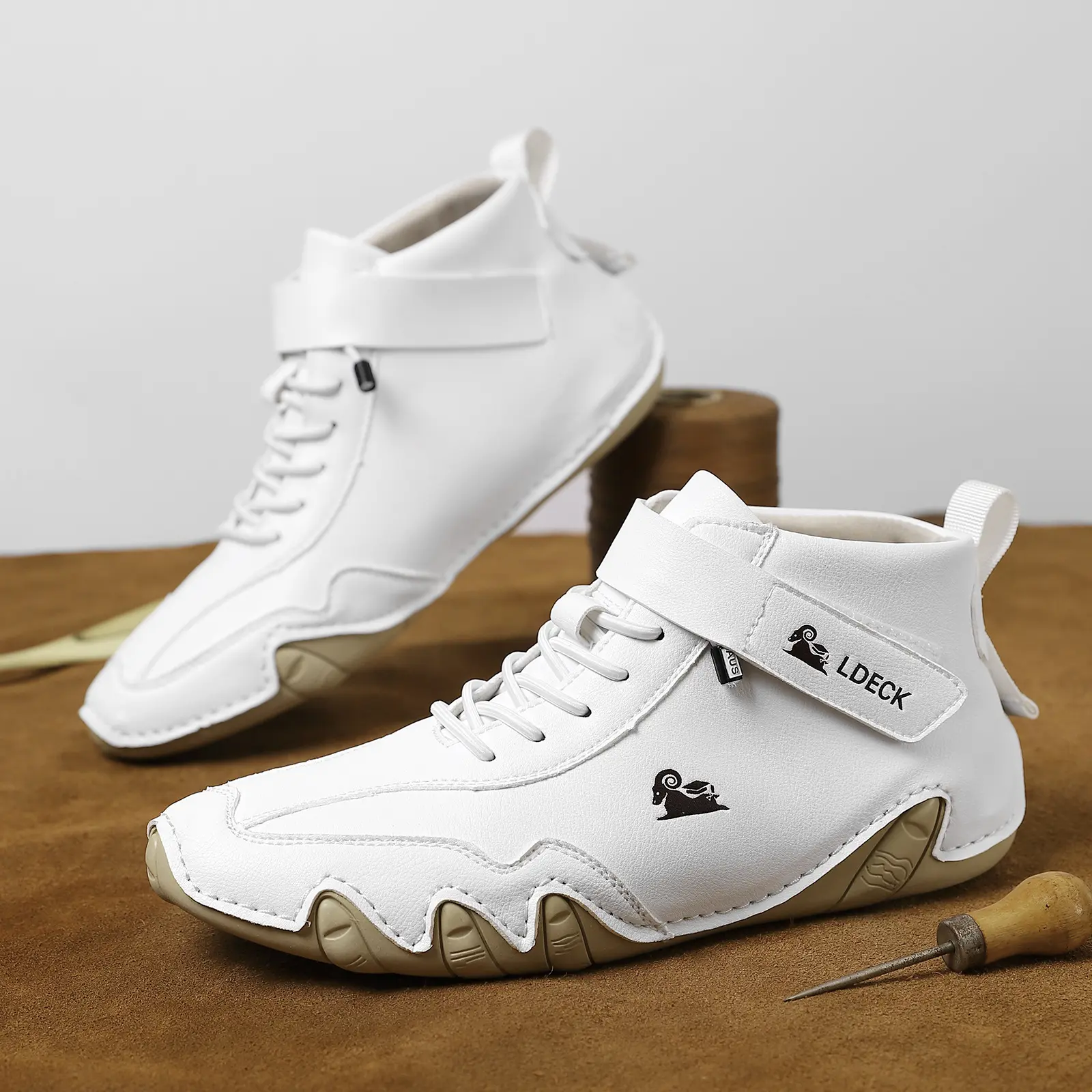 Men's white mid-top sneakers - leather sneakers with velcro and lace-up closures, non-slip soles, suitable for everyday wear, street style and casual wear Boy Closed Athletic Footwear Running Runner Training Sports Shoes Trainer steel toe boots men