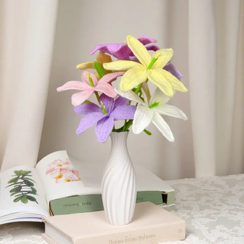 Handmade Knitted Lily Flower Bouquet, Home Decor Ornament, Crochet Floral Arrangement, Wool Yarn Crafted, Perfect for Living Room, Home Decor Accessory