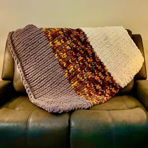 CHUNKY CROCHET THROW BLANKET