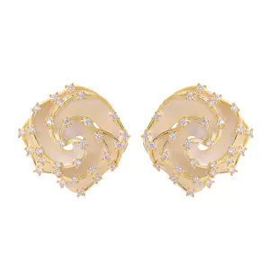Elegant and classy oil-drip diamond-encrusted camellia stud earrings, light luxury with a high-end feel, socialite style earrings