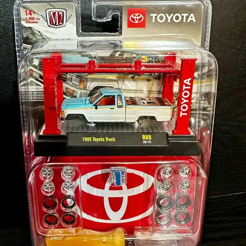 2026 New Release M2 Machines 1985 Toyota Truck R88 Model Kit, Classic Toys & Hobbies Model Vehicle