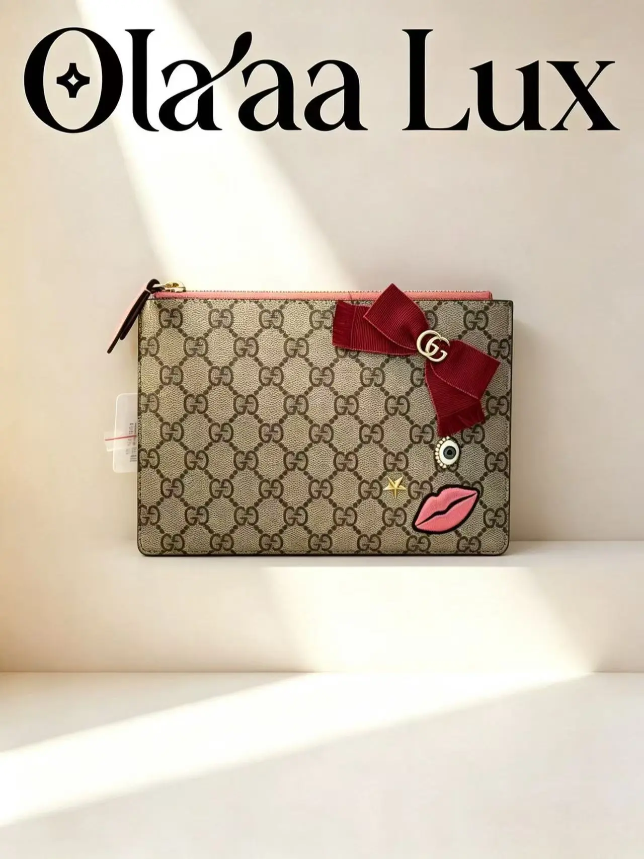 Pre-owned GUCCI GG Supreme Lip & Eye Applique Zip Pouch