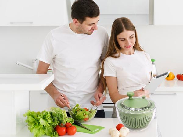 PUKOMC Salad Spinner Large with 5 Blade Slicer and Egg Yolk Strainer for Efficient Salad Preparation and Food Washing, 4.25Qt Fruit Kitchen Utensils Green PUKOMC Salad Spinner Large with 5 Blade Slicer and Egg Yolk Strainer for Efficient Salad Preparation and Food Washing, 4.25Qt Fruit Kitchen Utensils Green