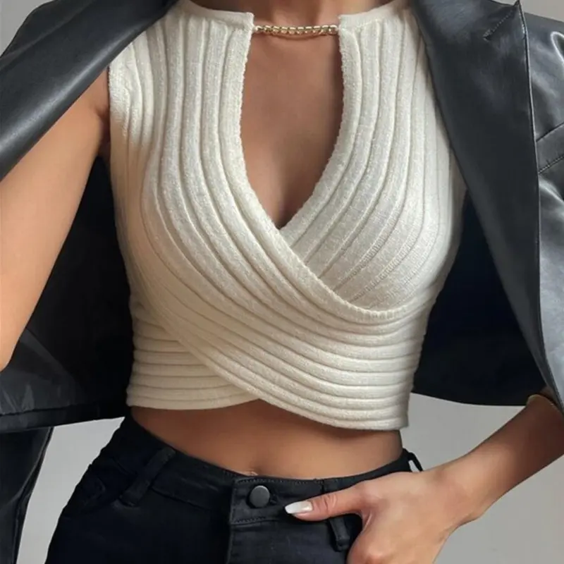 Women's Plain Criss Cross Cut Out Chain Decor Crop Sweater, Casual Deep V Neck Sleeveless Knit Top Fitted Cami Top Crop Camisole Cropped Tank Tops for Daily Wear, Ladies Clothes for All Seasons Womenswear