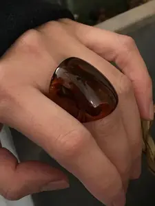 Vintage Trendy Large Finger Rings for Women, Exaggerated Amber Color Resin, Geometric Design, Punk Style, Unique Fashion Accessory, Statement