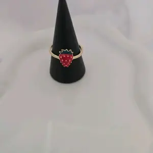 Anillo 175 Gold Plated Unisex Ring with Strawberry Design in Various Sizes