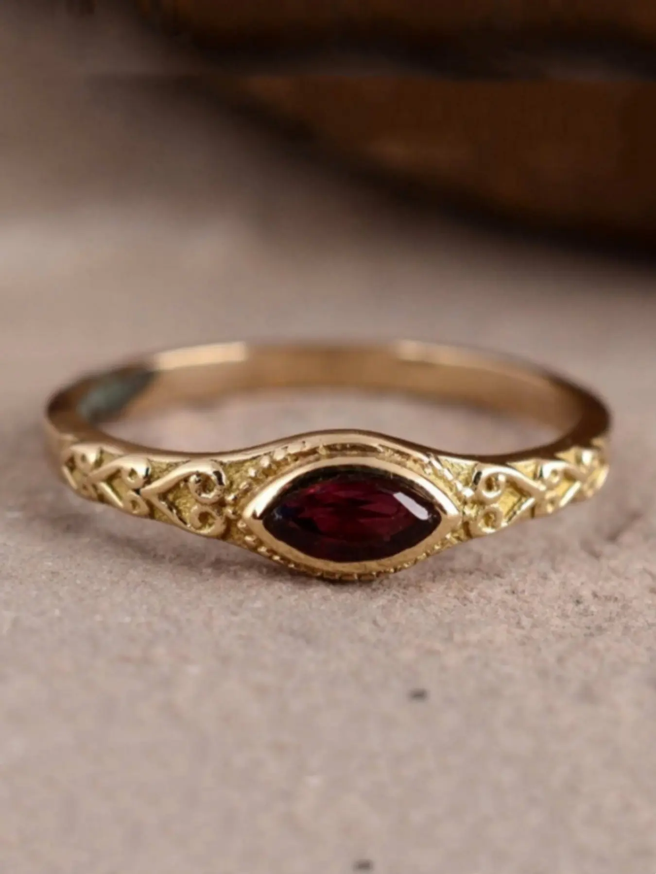 Retro Exquisite, Simple and Unique Women's Elegant Everyday Ring Set with Artificial Zirconia, Beautiful Rings, Jewelry Rings, Suitable for Weddings Daily Commutes Parties Dates As A Gift for Mother's Day and As A Gift for Anniversary Celebrations.