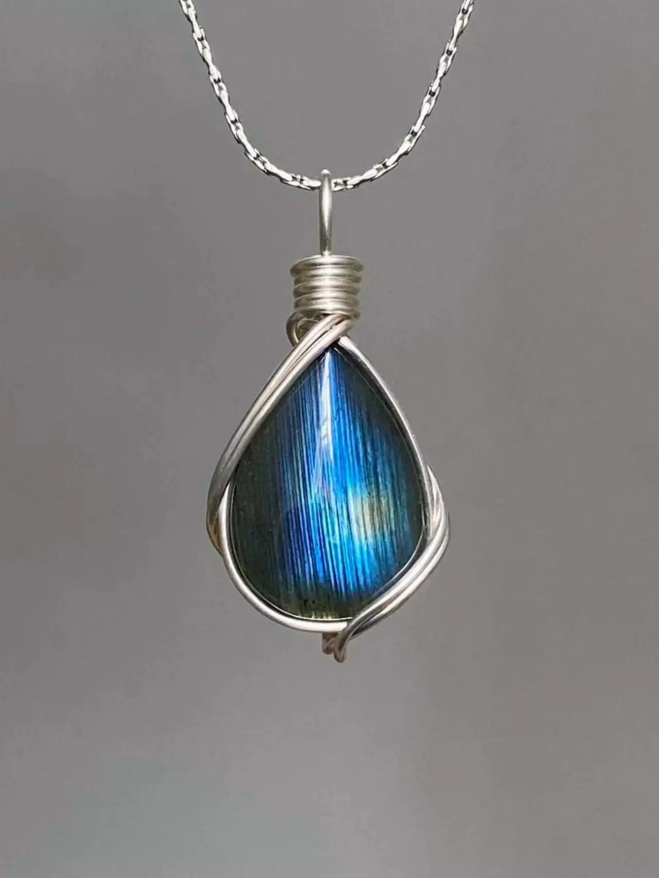 Natural Labradorite Magic Stone Droplet Pendant Necklace, Handmade Copper Wire Wrapped Teardrop Gemstone, Energy Healing Jewelry, Bohemian Style Accessory