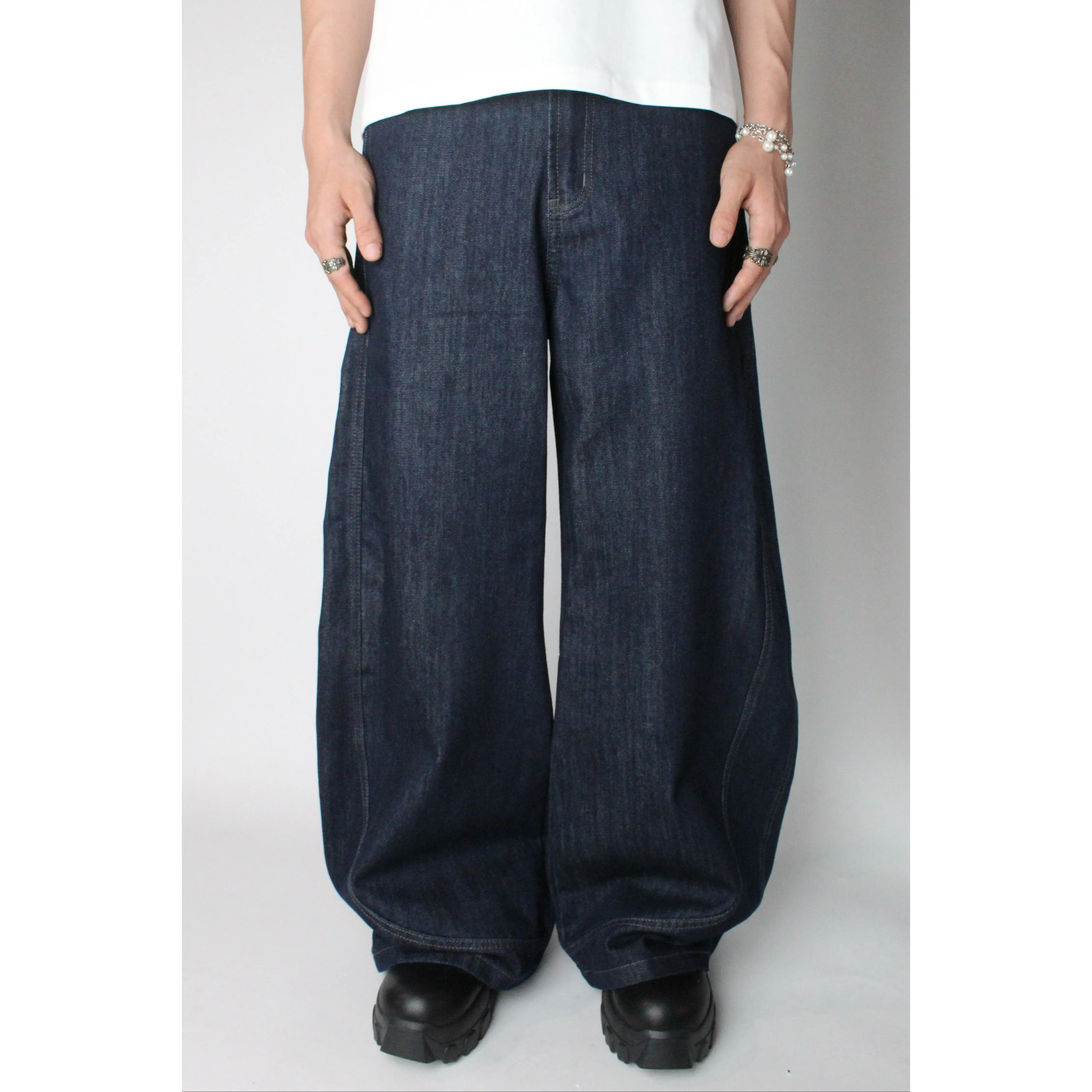 Curve Barrel Jeans