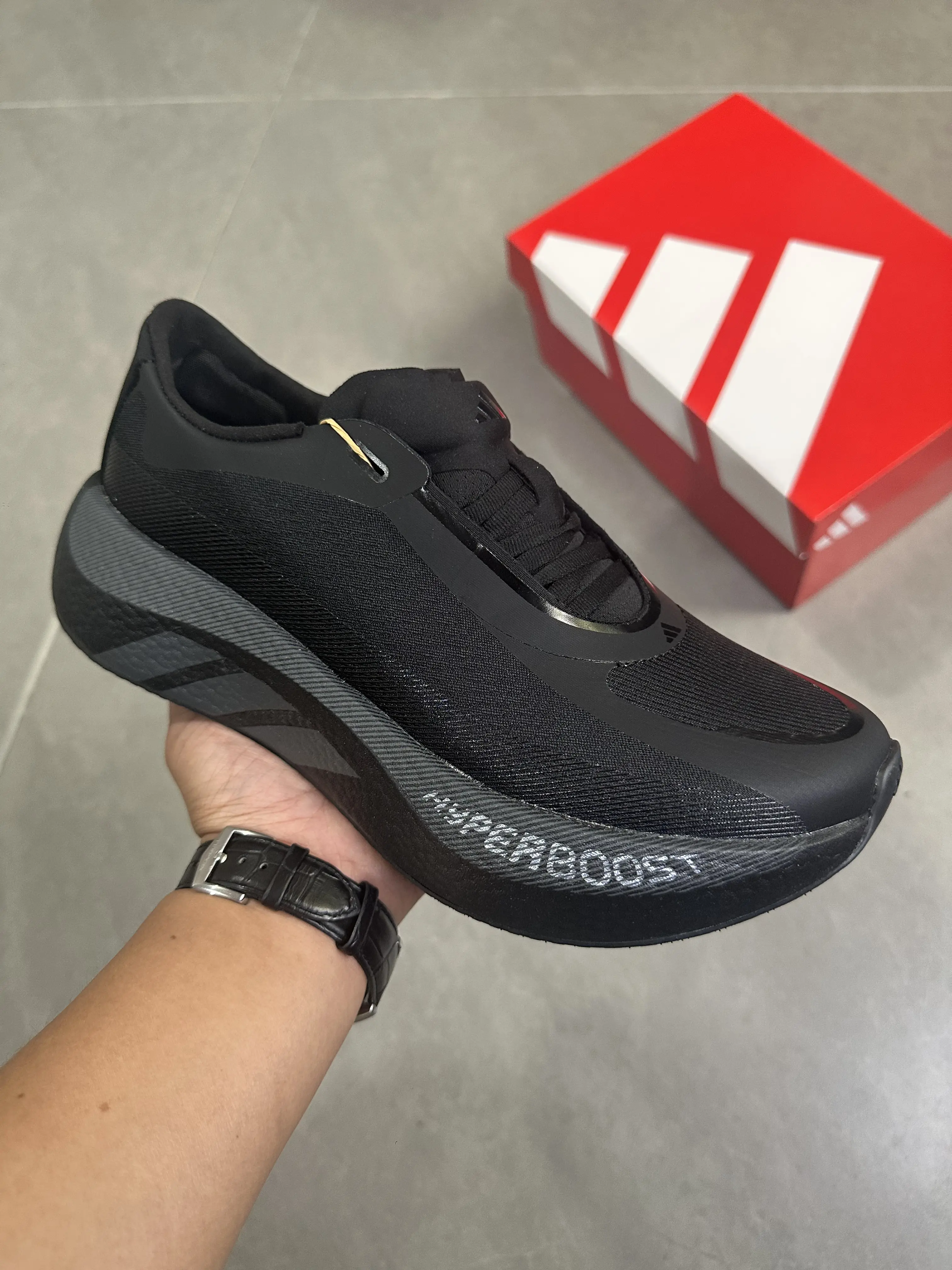 Low Top All-Black Mesh Sports Footwear Quick Dry Mesh Material Flexible Fit Shock Absorbing Comfort Workout Sneakers